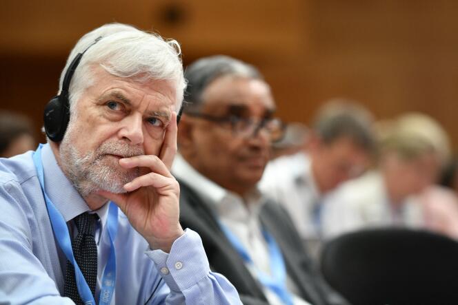 Le Britannique Jim Skea, enseignant en énergies durables, lors d’une session du Groupe d’experts intergouvernemental sur l’évolution du climat, à Genève, le 2 août 2019. 