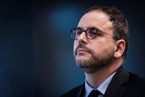 El Ministro de Salud y Prevención, Aurélien Rousseau, durante el traspaso, en el Ministerio de Salud, en París, 21 de julio de 2023.