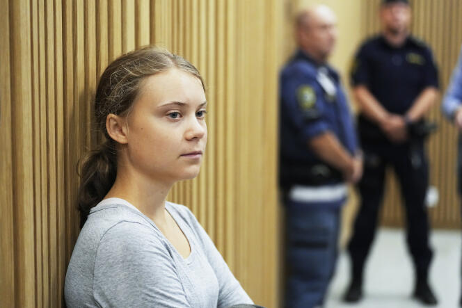 La militante suédoise pour le climat Greta Thunberg attend une audience devant un tribunal de Malmö, en Suède, le lundi 24 juillet 2023. 