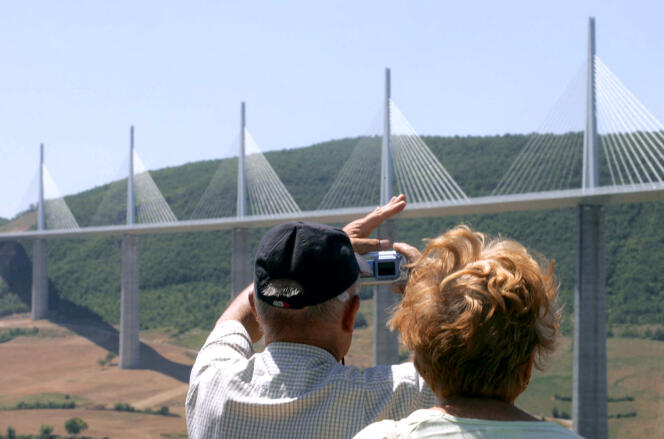 A photograph of the Millau Viaduct from the temporary visitors' area during the first weekend of the summer vacation season, July 2, 2005.