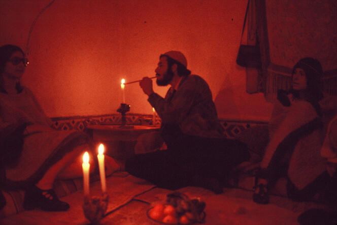 Fumadores de hachís en Essaouira (Marruecos), en 1970.