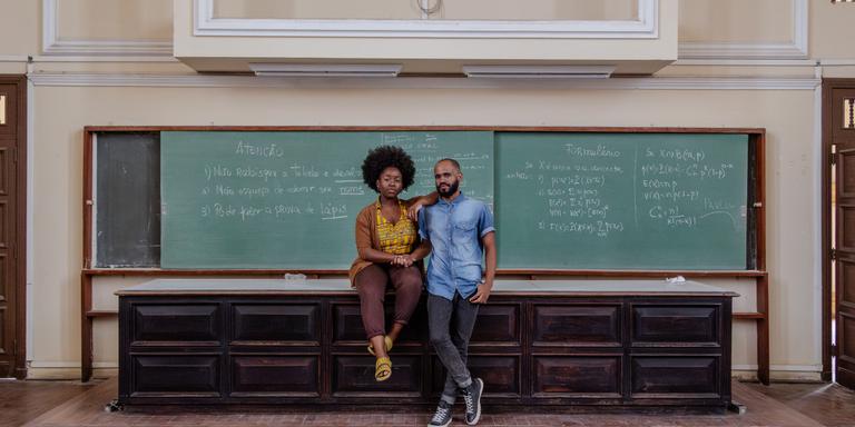 MARIA MAGDALENA ARRÉLLAGA FOR LE MONDE Giovanna Costa da Silva, 27, and Fabio Santos da Silva, 32, in the classroom that was the main assembly space during the student occupations at the Federal Rural University of Rio de Janeiro (UFRRJ), in Seropédica, Rio de Janeiro, Brazil. UFRRJ is one of many public universities that have implemented affirmative action policies in Brazil. MARIA MAGDALENA ARRÉLLAGA POUR LE MONDE