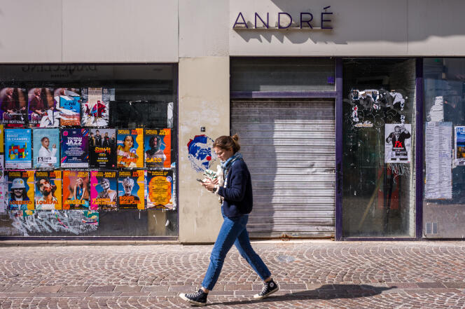 En Lille, una zapatería cerró por quiebra el 19 de abril de 2023.
