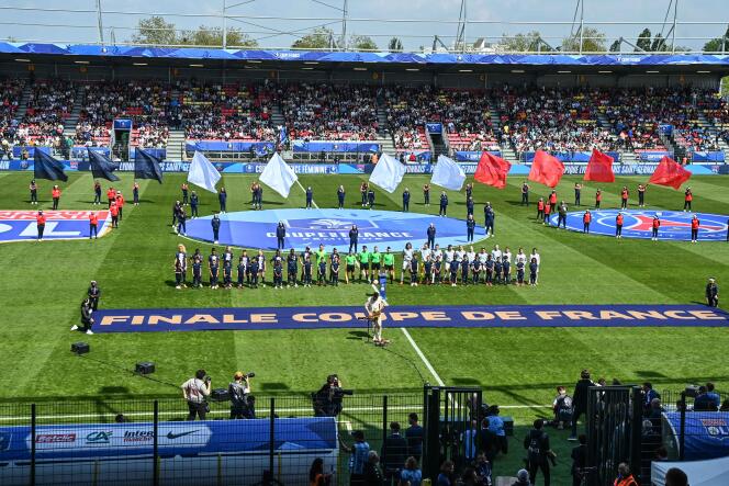 Avant le coup d’envoi de PSG-OL, lors de la finale de la Coupe de France féminine de football, à Orléans, le 13 mai 2023.
