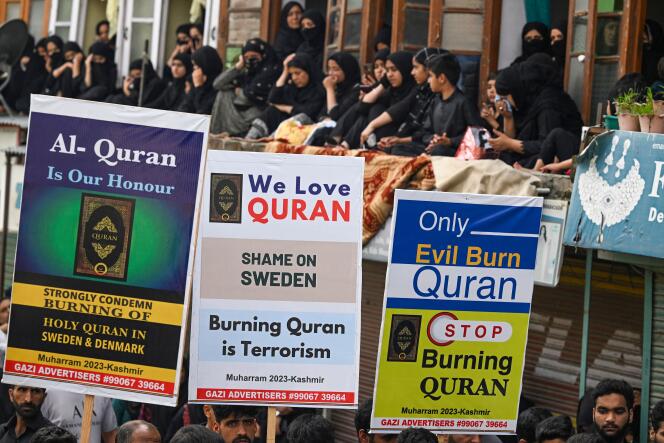 Musulmanes chiítas protestan por la quema de un Corán frente a una mezquita sueca en Srinagar, India, el 29 de julio de 2023.