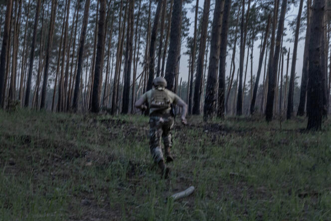 Un commandant de brigade ukrainien près de la ligne de front, le 27 juillet 2023. « Nous sommes moins nombreux que les Russes, nous n’avons pas leur puissance de feu, nous devons être meilleurs. Je viens soutenir mes hommes dans la bataille », dit-il.