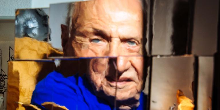 SINNA NASSERI FOR LE MONDE Frank Gehry reflected in a model at his office Gehry Partners Llp in Los Angeles on July 27, 2023. SINNA NASSERI FOR