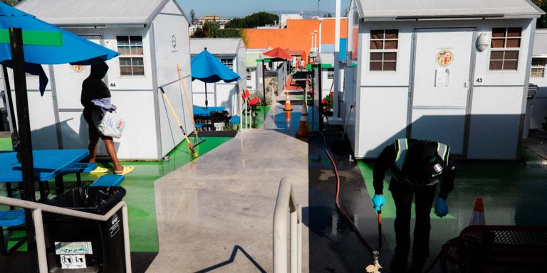 SINNA NASSERI FOR LE MONDE Tiny Home Village, a city-run site for people experiencing homelessness, in Westlake, Los Angeles on July 19, 2023. SINNA NASSERI FOR