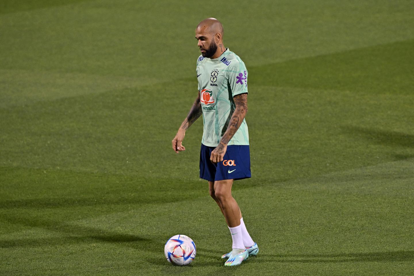 Le footballeur Dani Alves va être jugé pour viol en Espagne