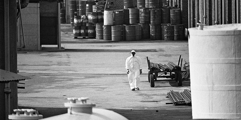 Mauro Galligani 1976 , Italia , Seveso
Disastro diossina
All'interno dello stabilimento dell'ICMESA di
Meda che causò la fuoriuscita e la dispersione di una nube di diossina TCDD ,
una sostanza artificiale tra le più tossiche .