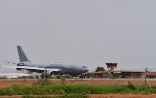 This handout picture taken and released on August 1, 2023 by the Etat Major des Armees (French Defense Staff) shows a MRTT plane landing at Niamey's Diori-Hamani international airport in Niger. French and European citizens were to be evacuated on August 1, 2023 from Niger, six days after a coup toppled one of the last pro-Western leaders in the jihadist-plagued Sahel and stoked anti-French demonstrations. - RESTRICTED TO EDITORIAL USE - MANDATORY CREDIT "AFP PHOTO / HANDOUT / ETAT MAJOR DES ARMEES " - NO MARKETING NO ADVERTISING CAMPAIGNS - DISTRIBUTED AS A SERVICE TO CLIENTS (Photo by Handout / ETAT MAJOR DES ARMéES / AFP) / RESTRICTED TO EDITORIAL USE - MANDATORY CREDIT "AFP PHOTO / HANDOUT / ETAT MAJOR DES ARMEES " - NO MARKETING NO ADVERTISING CAMPAIGNS - DISTRIBUTED AS A SERVICE TO CLIENTS