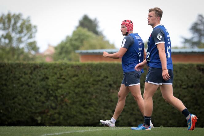 Pau center Emilien Gailleton and Bordeaux winger Louis Bielle-Biarrey during a training session as part of preparation for the Rugby World Cup, in Marcoussis (Essonne) on August 2, 2023. 
