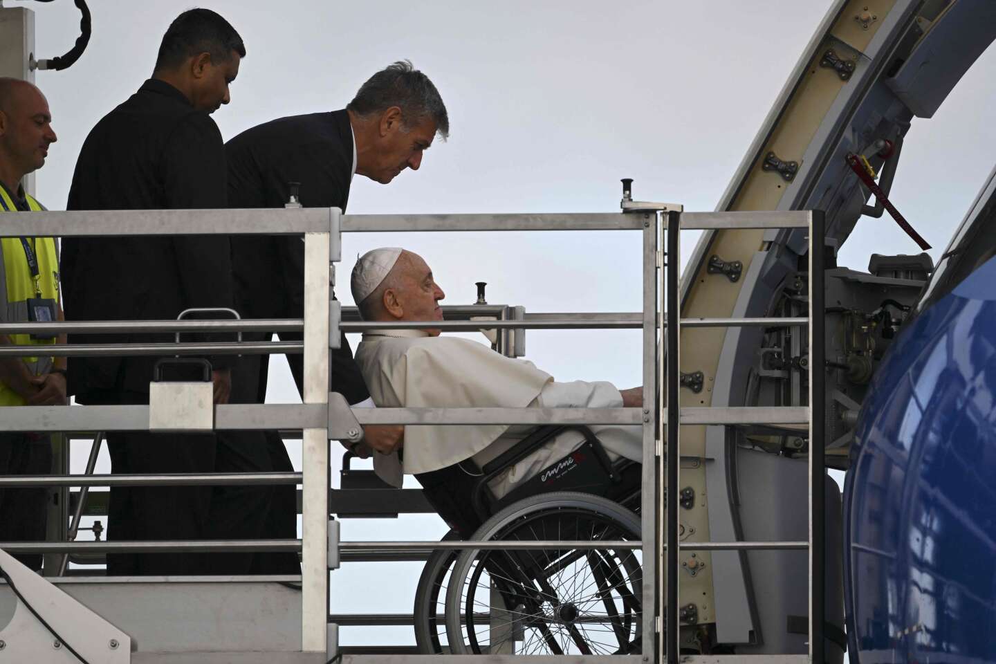 pope visits lisbon
