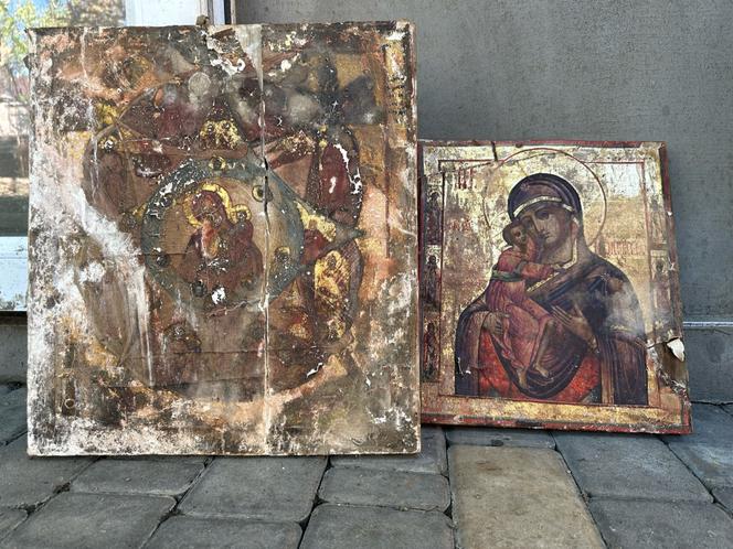 Damaged paintings in Kherson (Ukraine), on June 30, 2023. 