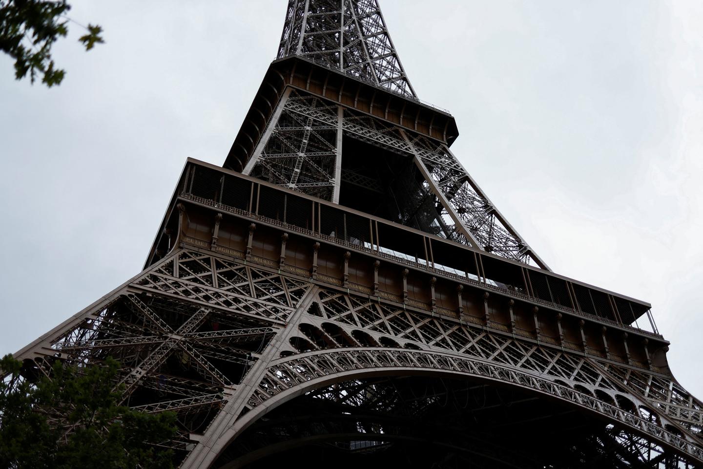 Paris American tourists found sleeping night off at the top of the