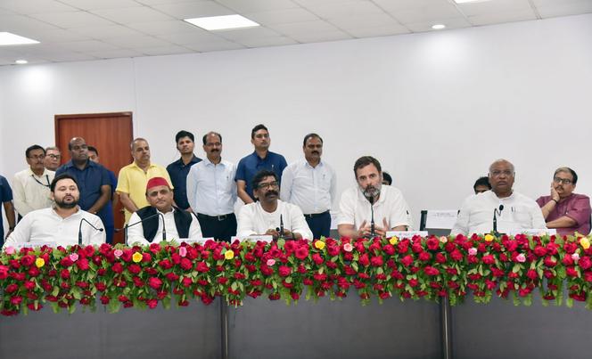 Indian National Congress party leader Rahul Gandhi (second from right) with Jharkhand Chief Minister Hemant Soren, Bihar Deputy Chief Minister Tejashwi Yadav, Indian National Congress President Mallikarjun Kharge and Samajwadi party leader Akhilesh Yadav in Patna, India, on June 23, 2023.