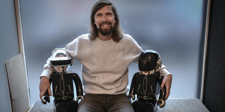 STEPHANE DE SAKUTIN / AFP French music producer and former manager of Daft Punk music band Pedro Winter poses during a photo session at his studio in Paris on January 10, 2023. (Photo by STEPHANE DE SAKUTIN / AFP)