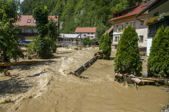 La ciudad eslovena de Crna na Koroskem se inundó el 6 de agosto de 2023.