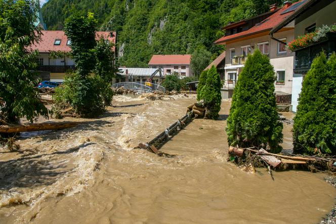 La ville slovène de Crna na Koroskem inondée, le 6 août 2023.