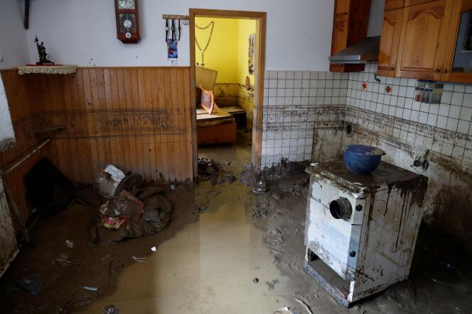 Una vista de los daños por inundaciones en una casa en Crna na Koroskem, Eslovenia, el 7 de agosto de 2023.