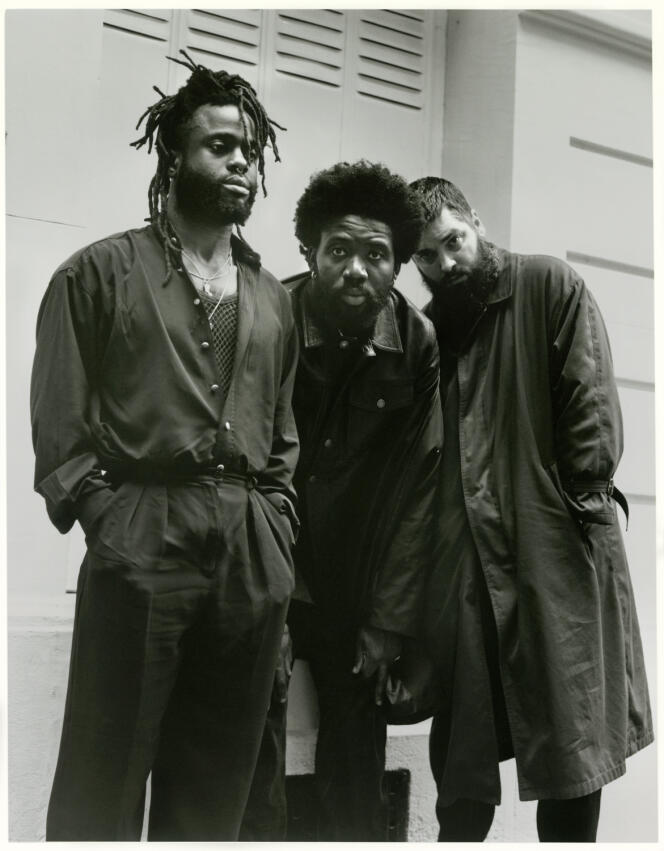 De gauche à droite, Kayus Bankole, Alloysious Massaquoi et Graham Hastings, les trois membres du groupe Young Fathers, à Paris, le 21 mars.