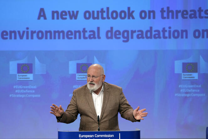 Frans Timmermans durante una conferencia de prensa sobre las amenazas del cambio climático y la degradación ambiental en la sede de la Unión Europea en Bruselas el 28 de junio de 2023