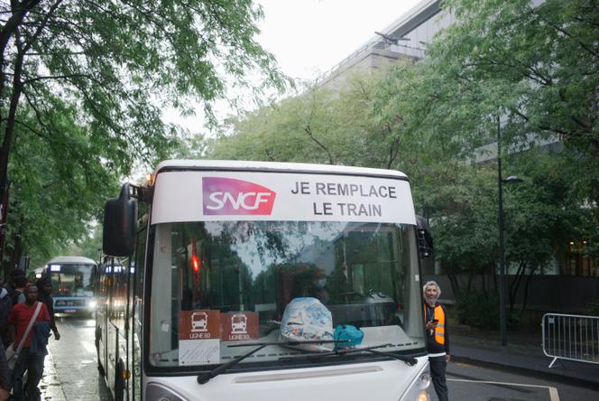 RER B replacement bus, in Saint-Denis (Seine Saint-Denis), August 12, 2023.
