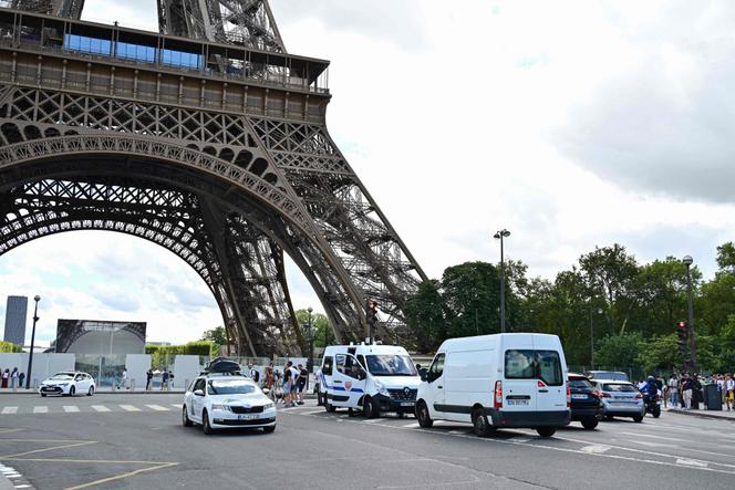 Police officers secure the area in central Paris on August 12, 2023, after a false bomb threat prompted the evacuation of three floors of the Eiffel Tower.