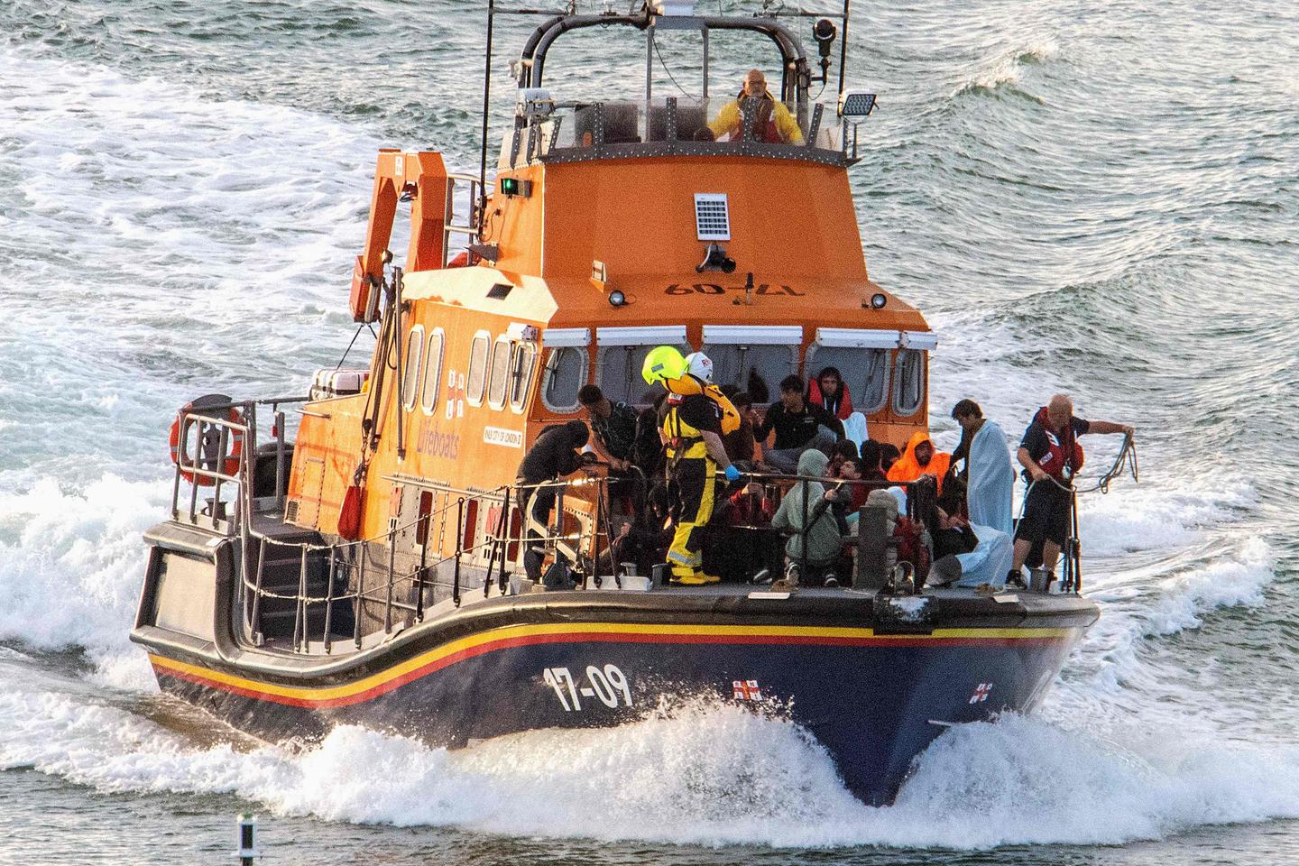 Six morts dans le naufrage d’une embarcation de migrants dans la Manche