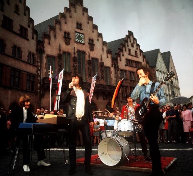 The Doors, in concert in Frankfurt (Germany), in 1968, with from left to right: Ray Manzarek (Hammond organ), Jim Morrison (vocals), John Densmore (drums) and Robby Krieger (guitar).
