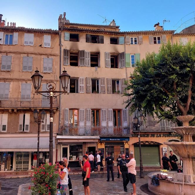 The burnt facade of a five-storey building in the historic centre of Grasse, on August 13, 2023, after a fire overnight.