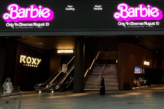 Un cine programando “Barbie” en Dubai, el 14 de agosto.