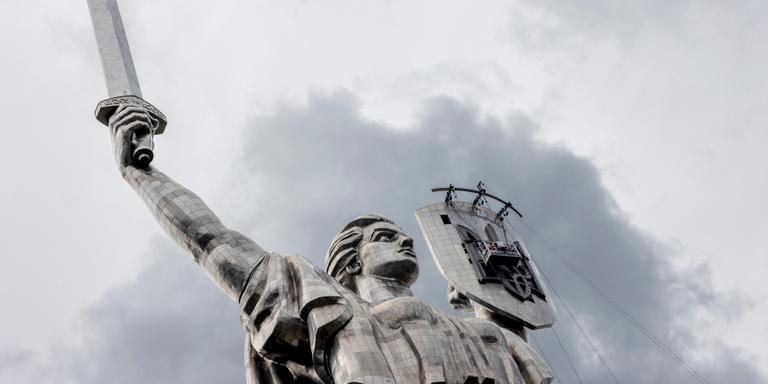 The statue of the Motherland during work to replace the Soviet emblems of the sickle and shield hammer with the Tryzoub - the trident that has become the official symbol of Ukraine, in Kiev, Ukraine, August 12, 2023.