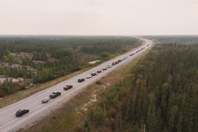 Yellowknife residents leave the city on Highway 3, the only highway in or out of the community, after an evacuation order was given due to the proximity of a wildfire in Yellowknife, Northwest Territories, Canada August 16, 2023.