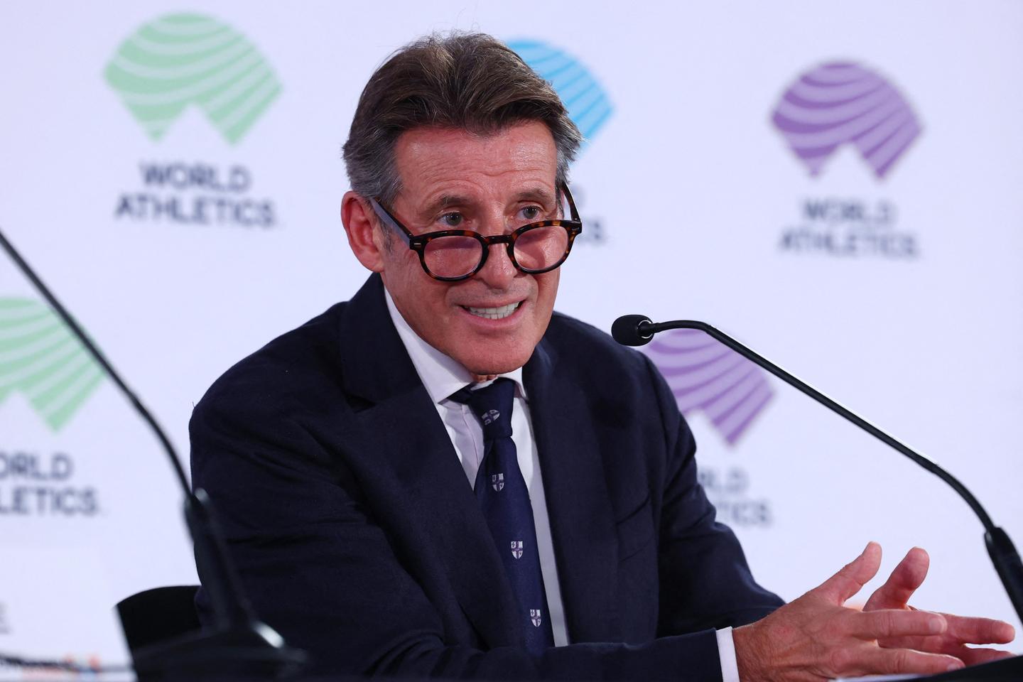 Réélu à la tête de la fédération mondiale d’athlétisme, Sebastian Coe juge la présence de Russes aux Jeux de Paris « très improbable »