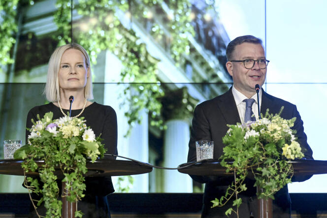 La ministra de Finanzas de Finlandia, Riikka Purra, con el primer ministro, Petteri Orpo, el 20 de junio de 2023 en Helsinki.
