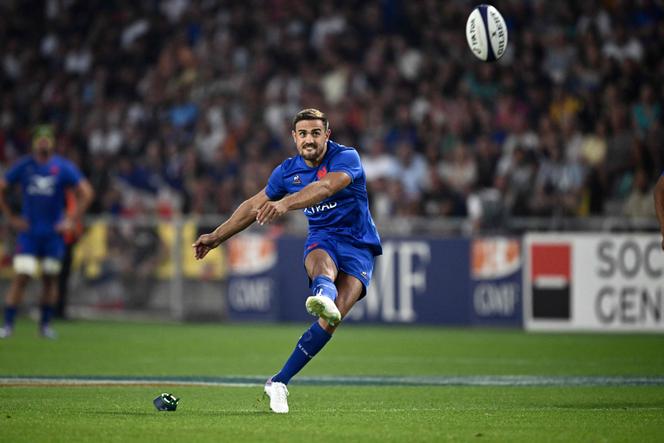 France's full-back Melvyn Jaminet takes a penalty kick during the pre-World Cup friendly rugby union international match between France and Fiji at The Stade de la Beaujoire in Nantes, western France on August 19, 2023. (Photo by LOIC VENANCE / AFP)