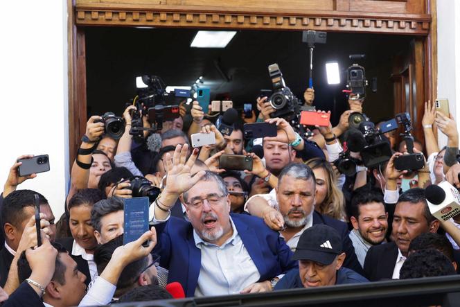 Guatemalan anti-graft presidential candidate Bernardo Arevalo, of the Semilla political party, waves next to media members during the presidential run-off election, in Guatemala City, Guatemala August 20, 2023.
