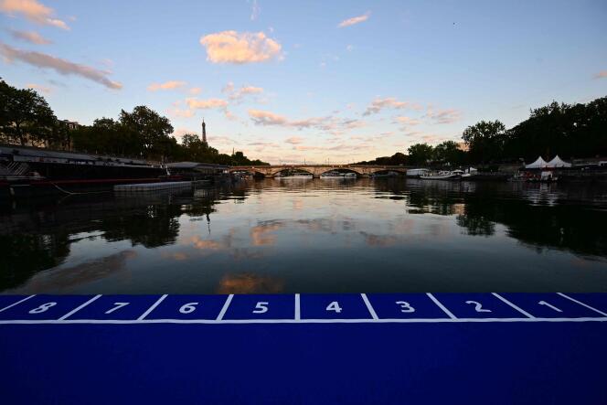 La línea de salida de la prueba de triatlón de natación que se celebraría en el Sena, en París, el 20 de agosto de 2023.