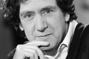 Kenneth White sur le plateau de l’émission littéraire Apostrophes, en 1983.