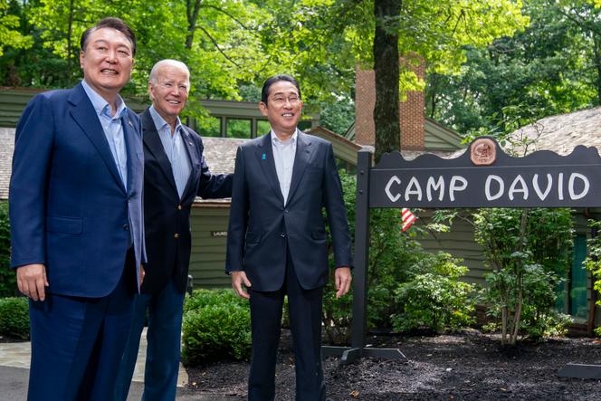 South Korean President Yoon Suk-yeol with his US counterpart Joe Biden and Japanese Prime Minister Fumio Kishida on August 18 at Camp David, Maryland.