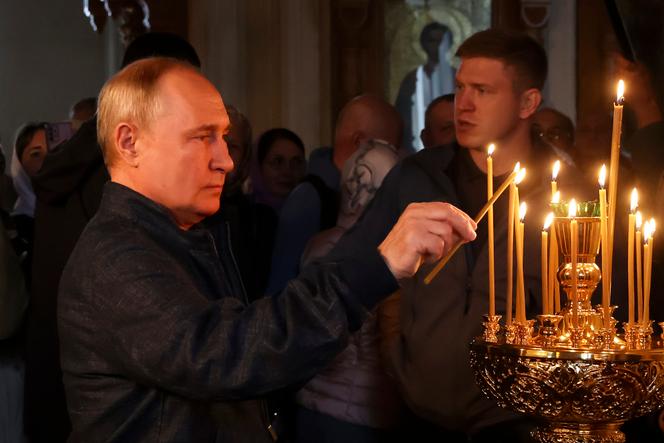 Vladimir Poutine au monastère de Valaam de la Transfiguration du Sauveur, sur l’île de Valaam, en République de Carélie (Russie), le 24 juillet 2023.