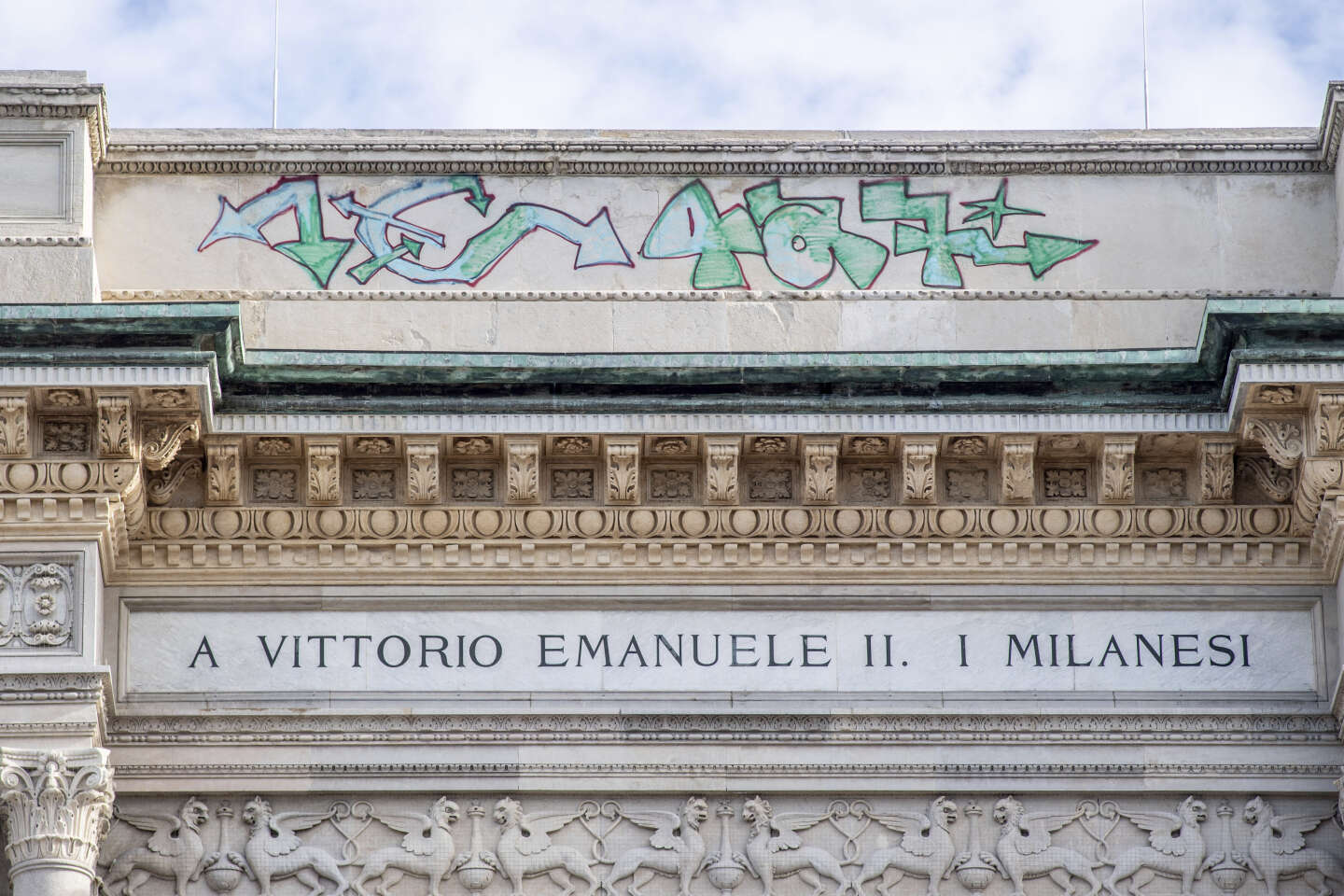 L’Italia indignata per gli atti di vandalismo sui suoi gioielli architettonici