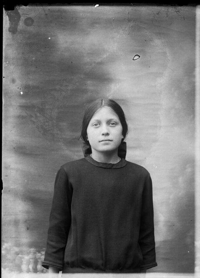 Portrait of a young girl, gl negative, April 30, 1925.