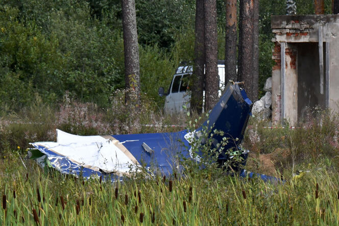Des débris de l’avion appartenant à Evgueni Prigojine, au lendemain de son crash entre Moscou et Saint-Pétersbourg, le 24 aoûtà Kuzhenkino.