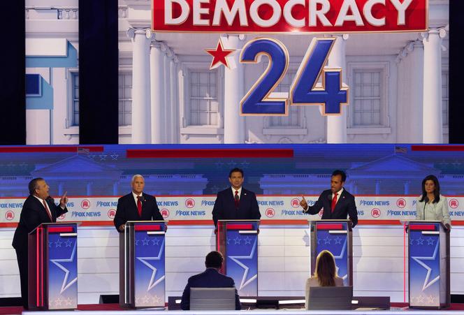 Former New Jersey Governor Chris Christie and former biotech executive Vivek Ramaswamy debate whether former President Donald Trump should be pardoned and whether they would support him if he was the Republican nominee even if convicted of a crime, as other candidates listen at the first Republican candidates' debate of the 2024 US presidential campaign in Milwaukee, Wisconsin, US August 23, 2023. 
