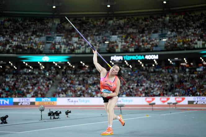 La Japonaise Haruka Kitaguchi en finale du lancer du javelot, lors des Championnats du monde d’athlétisme, à Budapest, en Hongrie, le vendredi 25 août 2023.