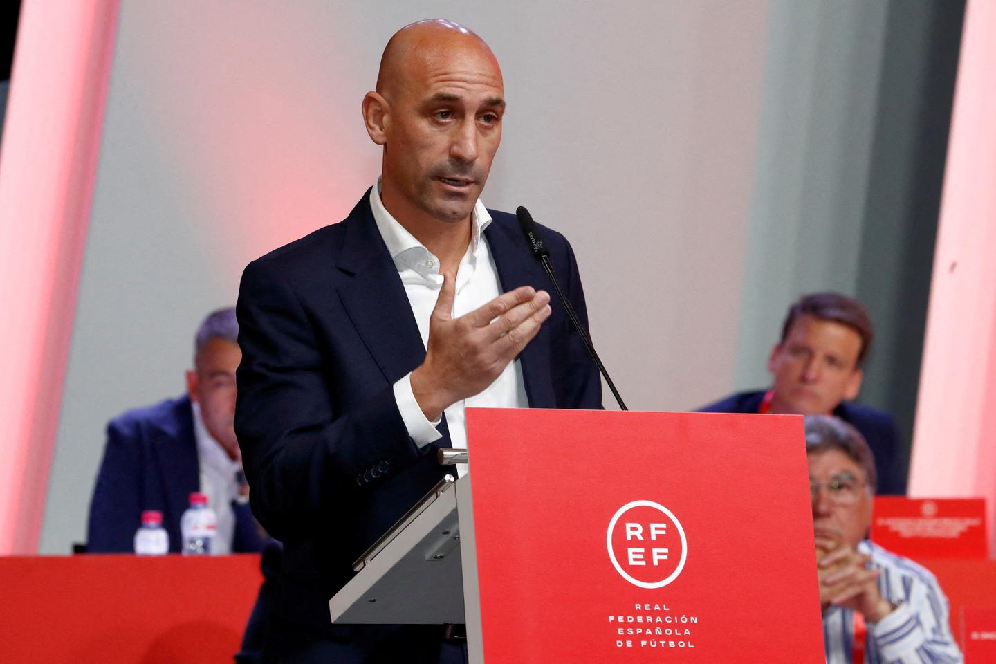 Luis Rubiales de plus en plus isolé