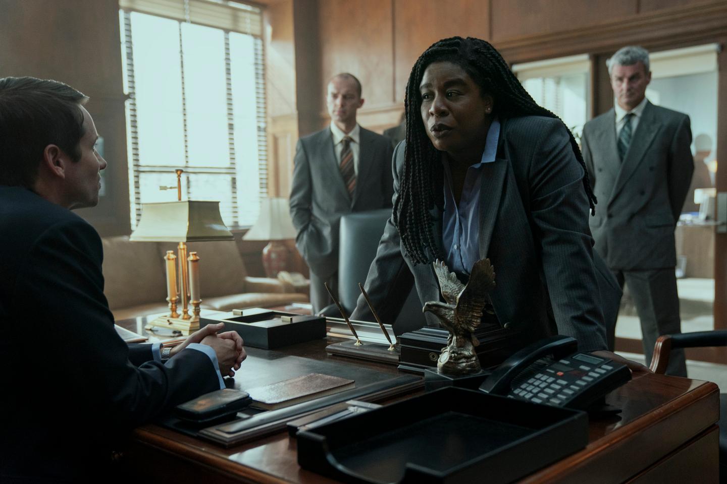« Painkiller », sur Netflix : la pugnacité d’une bureaucrate contre la ...