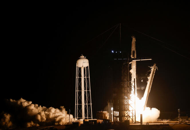 Un razzo SpaceX decolla da Cape Canaveral, in Florida, il 26 agosto 2023. 